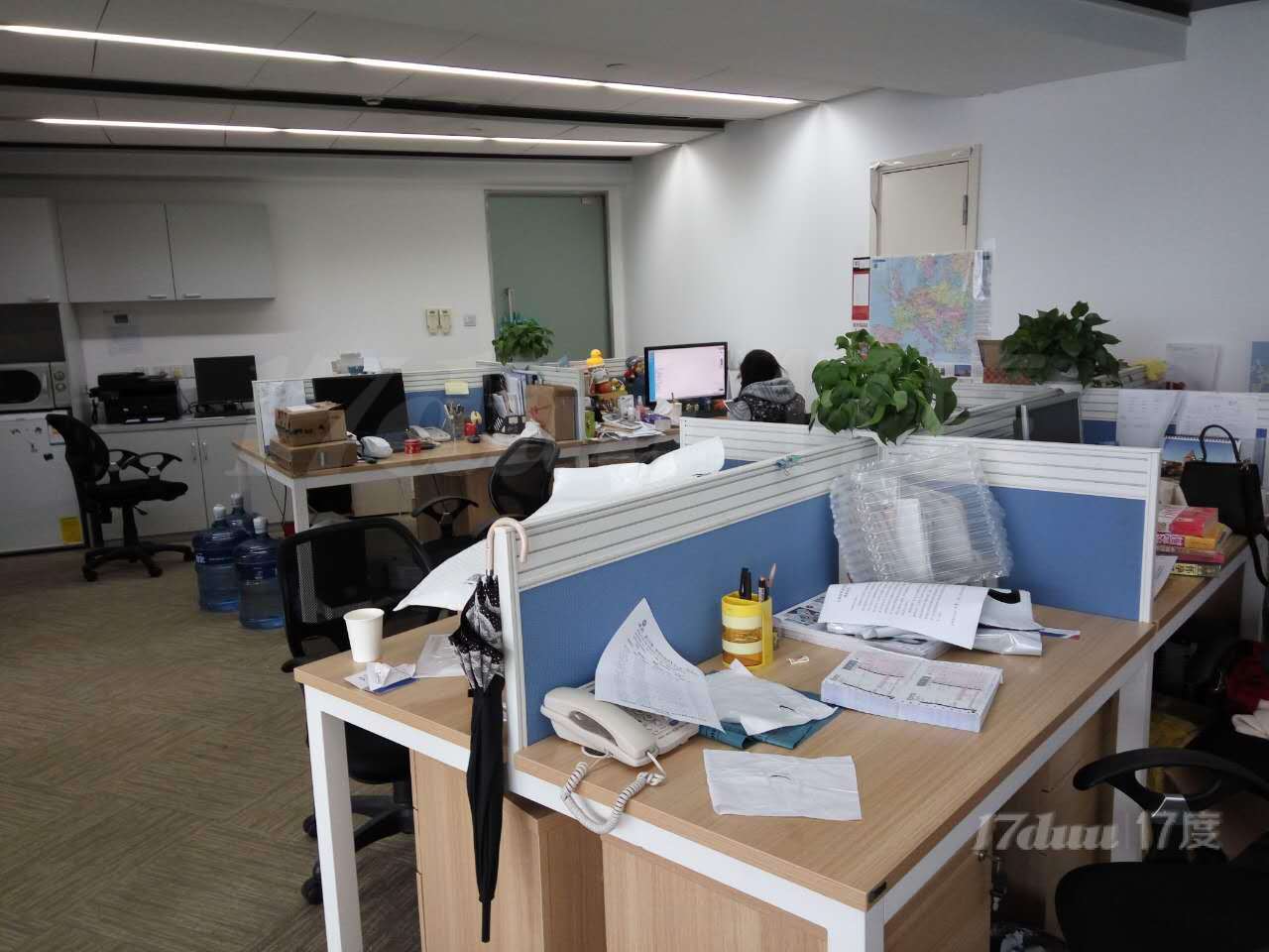长宁区法华镇上海影视城对面 时代大厦商住楼低价出售！