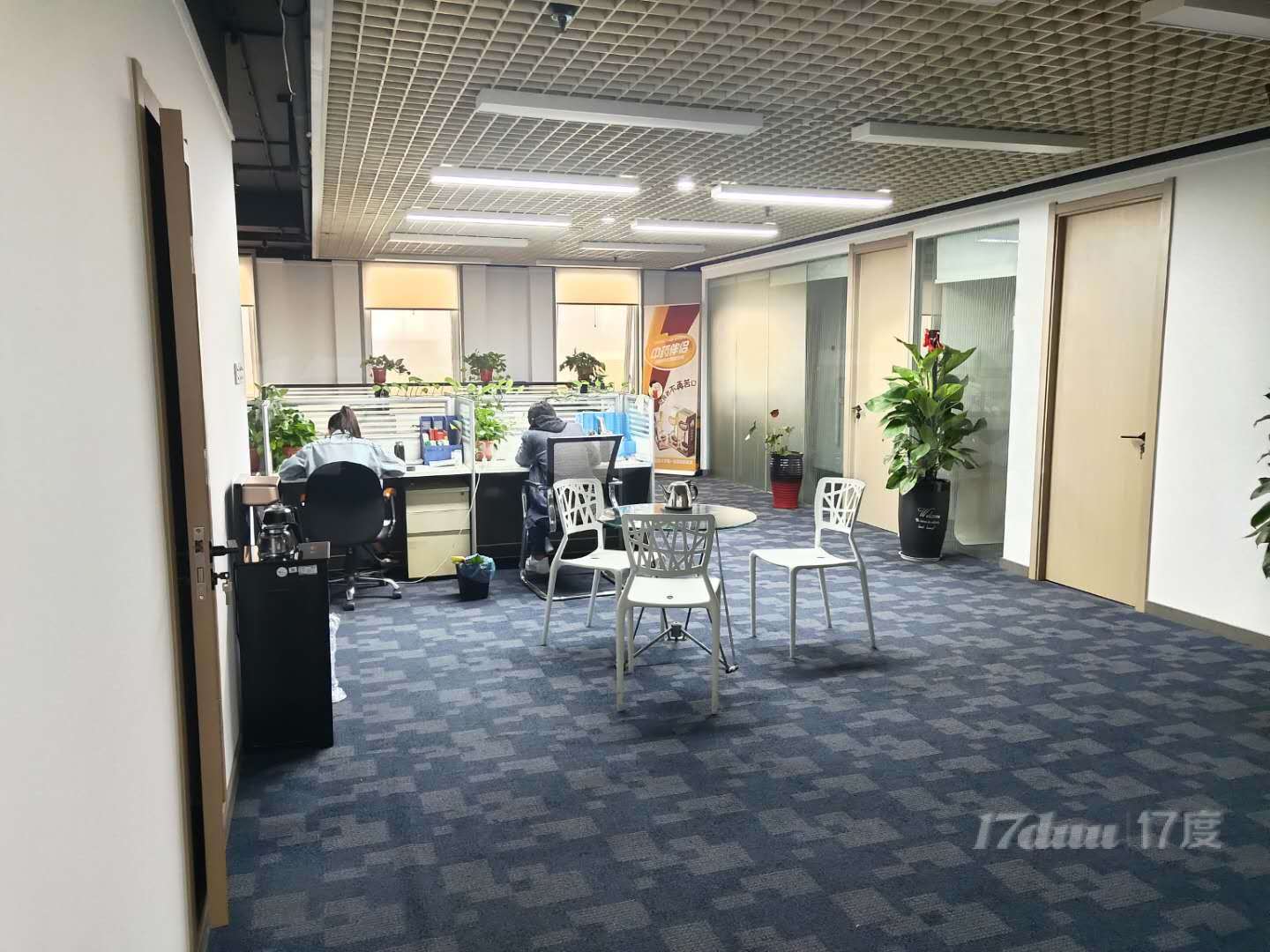 CBD金成东方国际166平 楼下地铁口 大型商场 无中介费