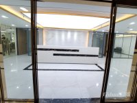 河南国际商会大厦980平精装带家具落地窗纯办公