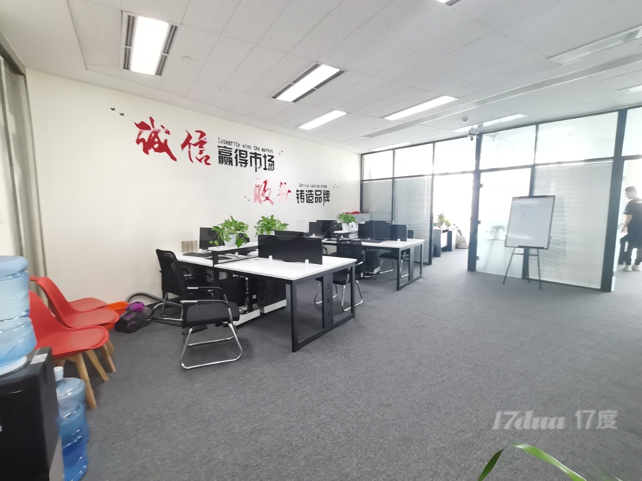 升龙大厦130平2+1精装带家具地铁口纯办公