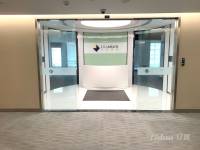 长风商务区精装办公室出租，正对电梯口，户型方正