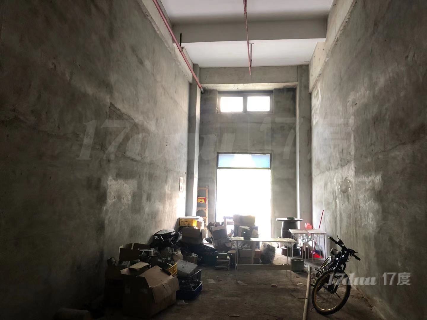 旺铺直租，直租！没有中介费，业主直租，免租一个月，毛坯商铺