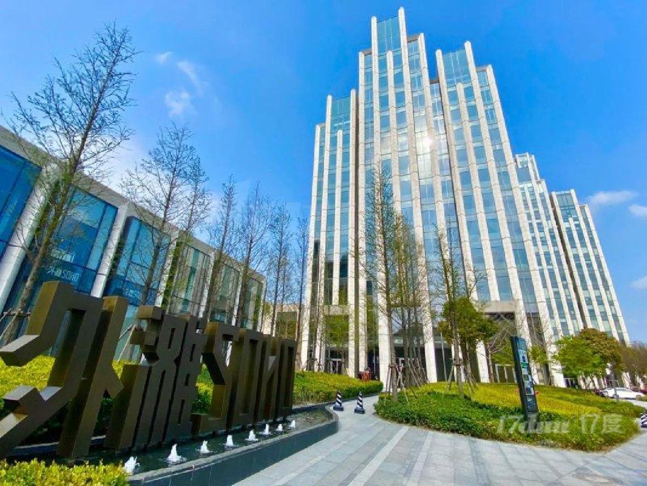 外滩江景房，正对电梯，全新定制装风格，特别适合公司总部
