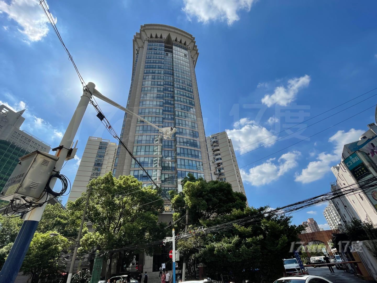 中环现代大厦整层880平带家具，落地窗 行业不限，随时看