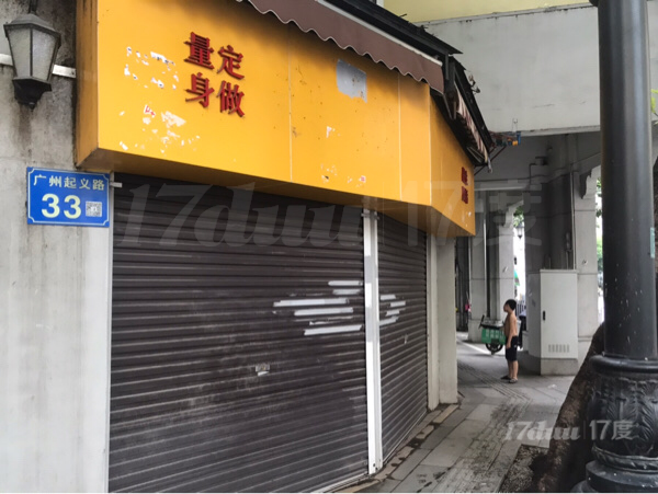 邻近地铁口,拐角双门面旺铺。