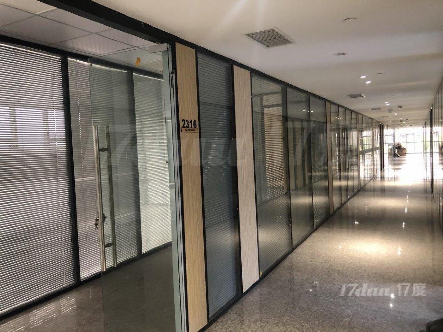 地铁口200m,精装小户型100平起分割，包物业送车位免租期
