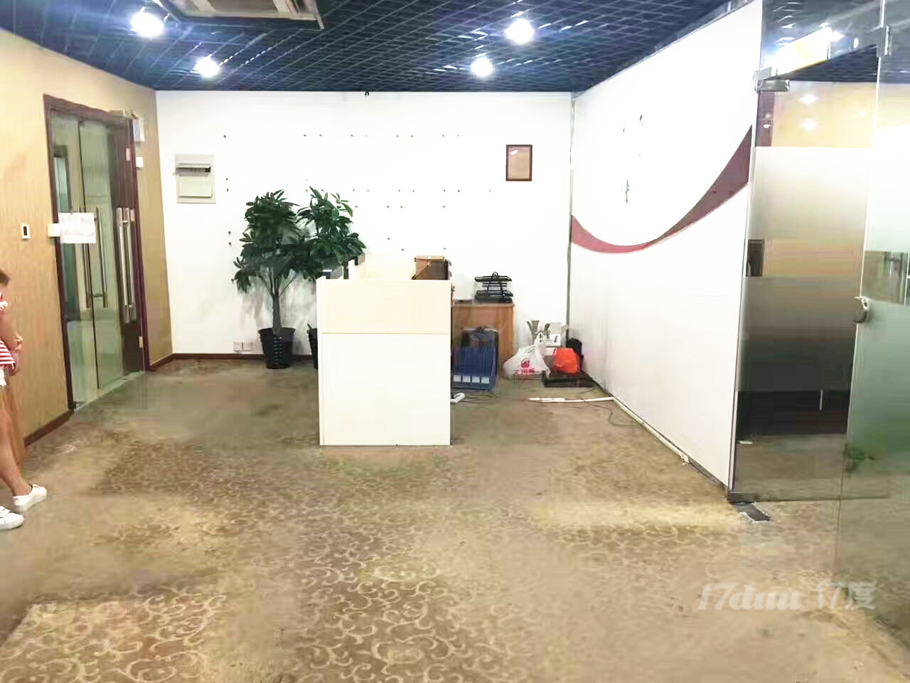 静安西康路安远路口甲级写字楼低价出售 业主缺钱急卖!