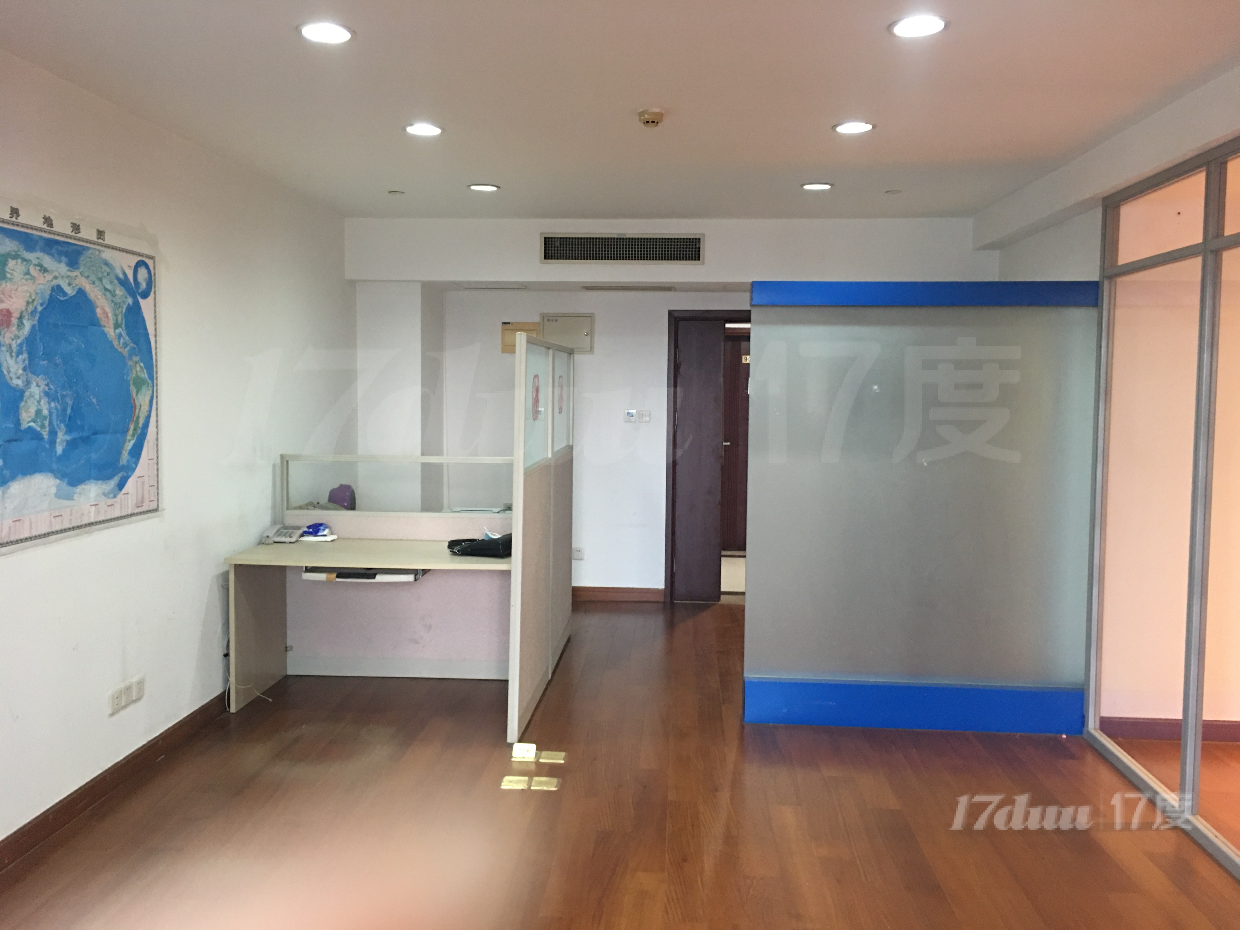 精装小户型 通上下水 家具齐全 拎包办公写字楼出租！业主急租