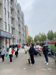 大学宿舍楼下