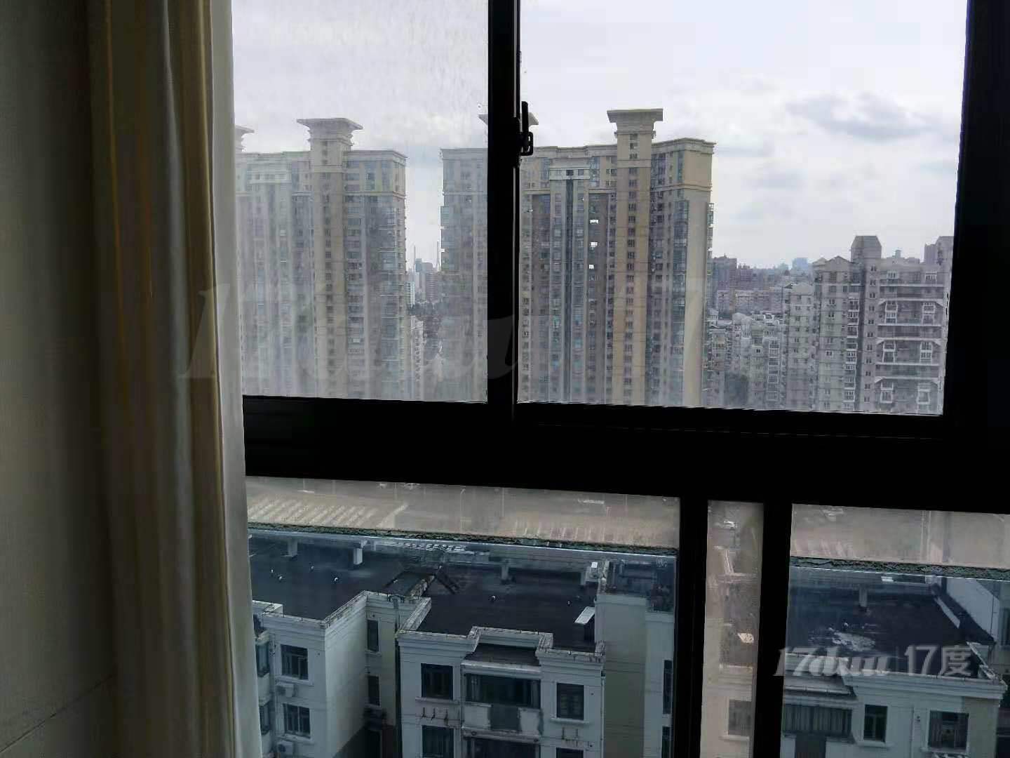 商务办公楼出租/财富国际银座76平/装修带家具/近地铁口
