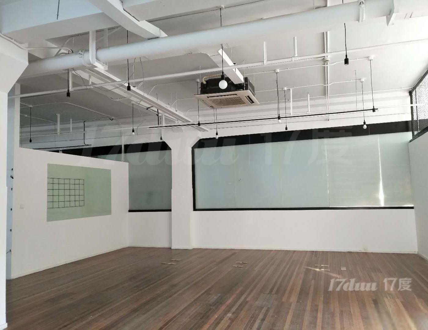 莱赛港创意园 安垦创意园 乐业LOFT 园区环境优美 正朝南