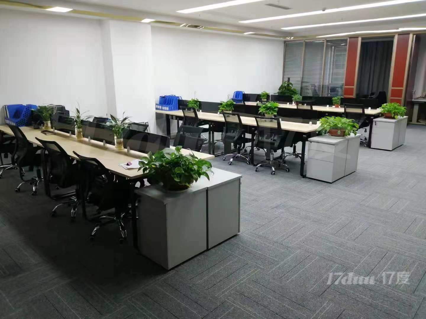 业主直租、无中介费！精装修办公室全配家具、带电脑办公即可