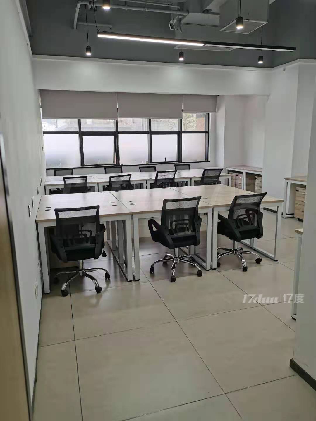 八卦岭地铁口 小型精装办公室出租，免水电物业费，可注册公司