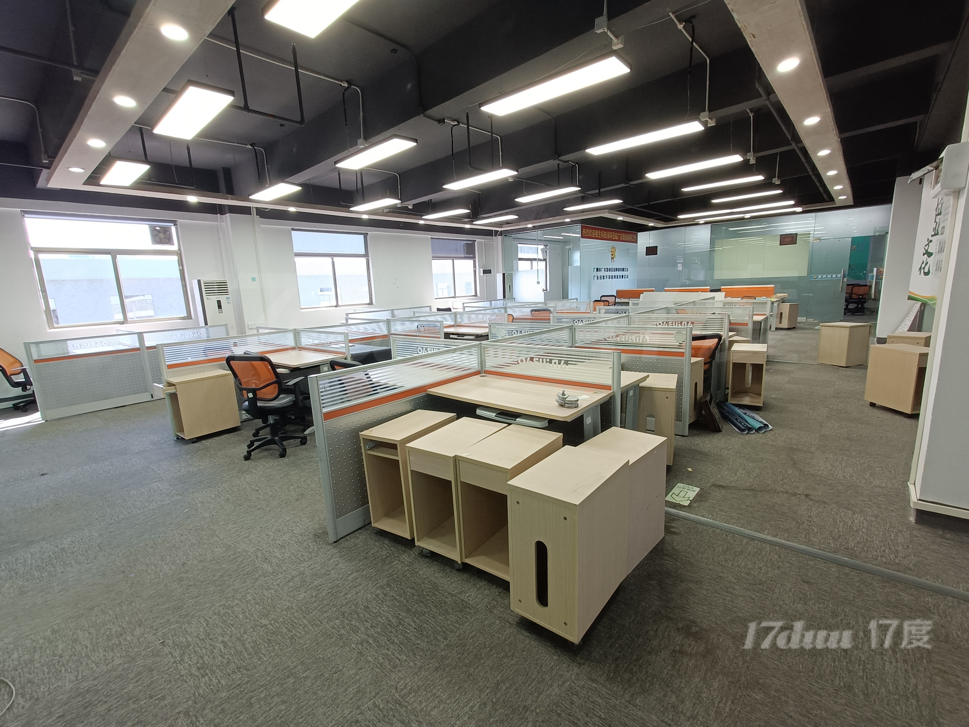 安居宝科技园办公室出租 342方带装修间隔 租金含税近地铁口