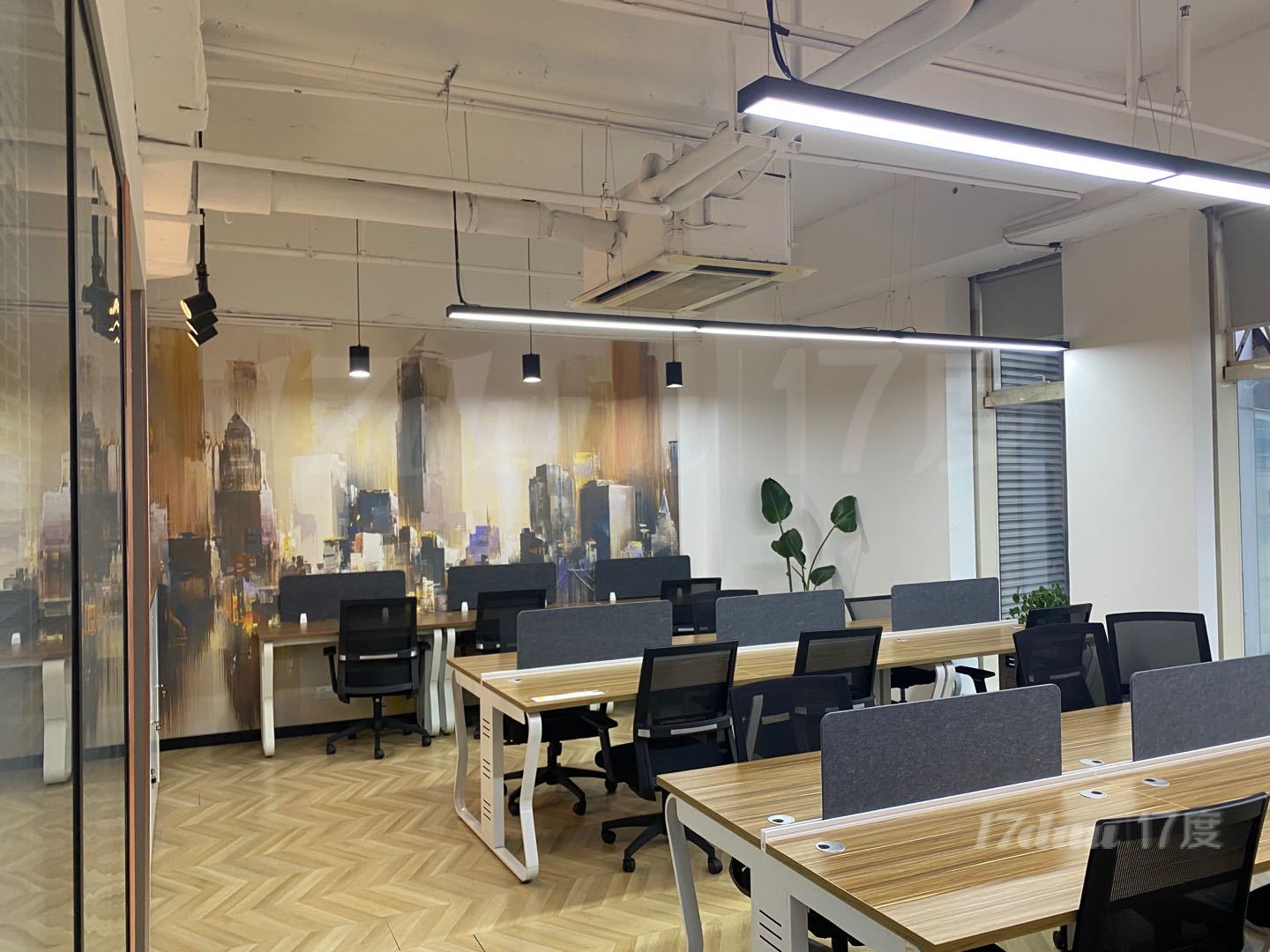 长寿路地铁上，精装带家具，可拎包办公