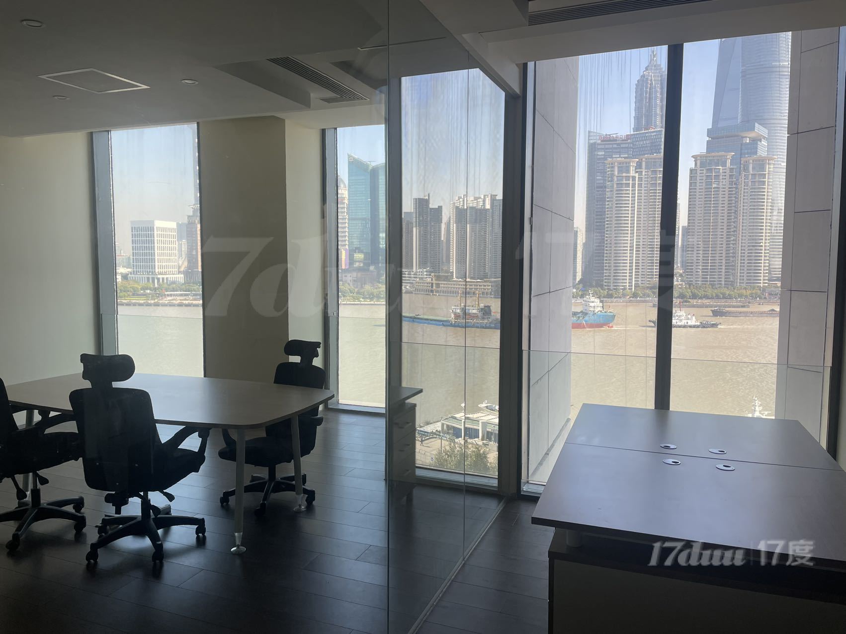 徐家汇正中心纯办公用房急售 港汇恒隆 高区朝南户型方正 随看