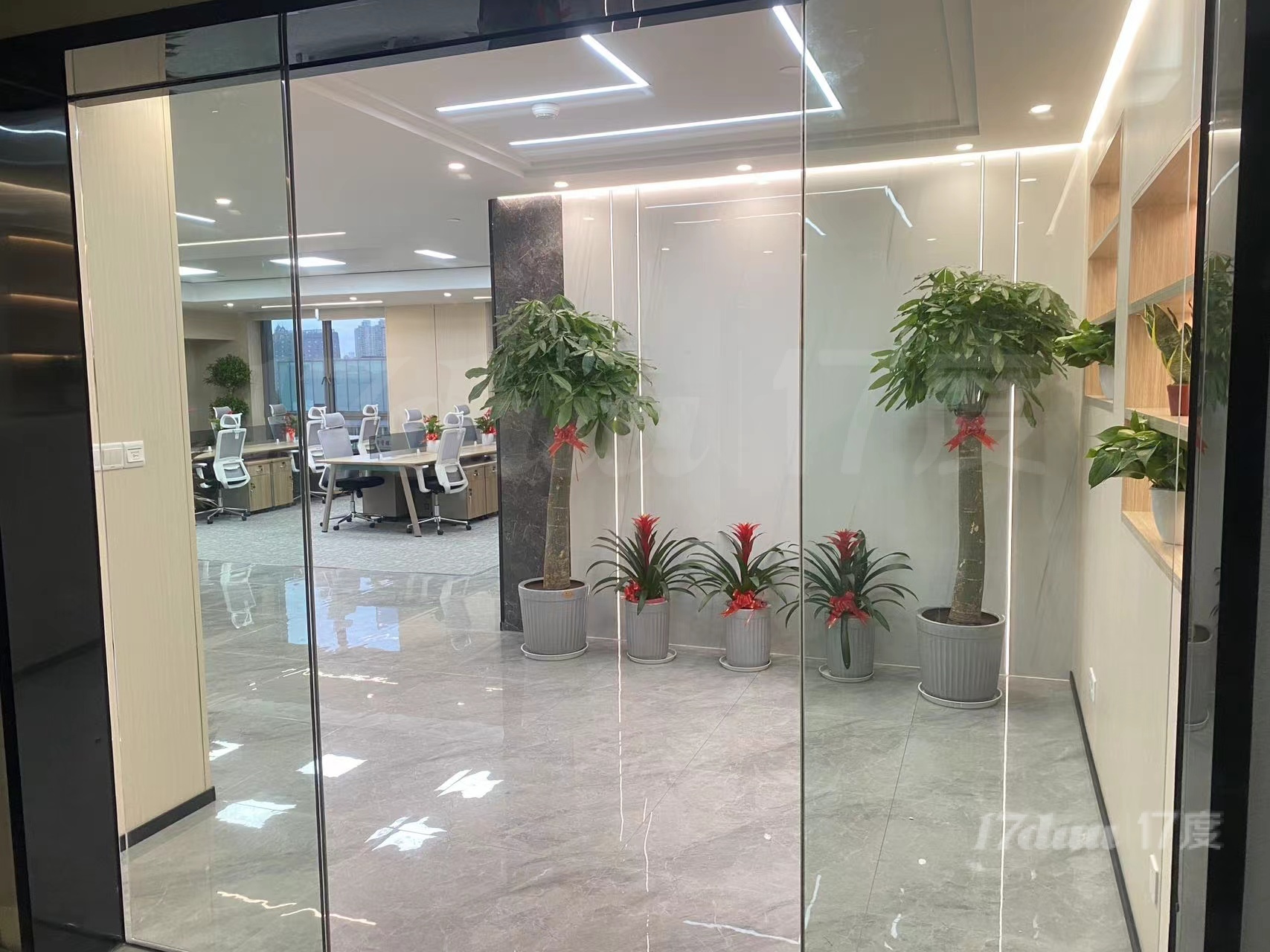 南京西路办公室精装出租丨带套内卫生间丨24小时空调得房率高