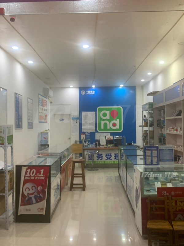 六年手机店铺面转让，直接上手可以营业，民水民电