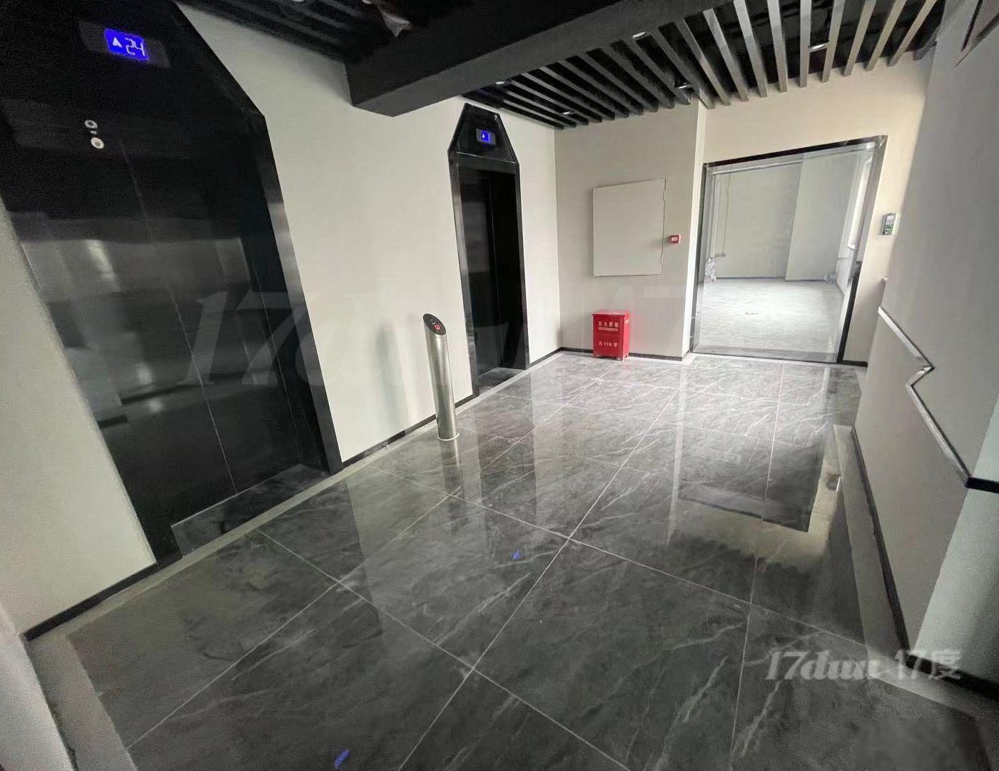 静安寺站700米，正看延安高架路，可或商业经营，全新豪装