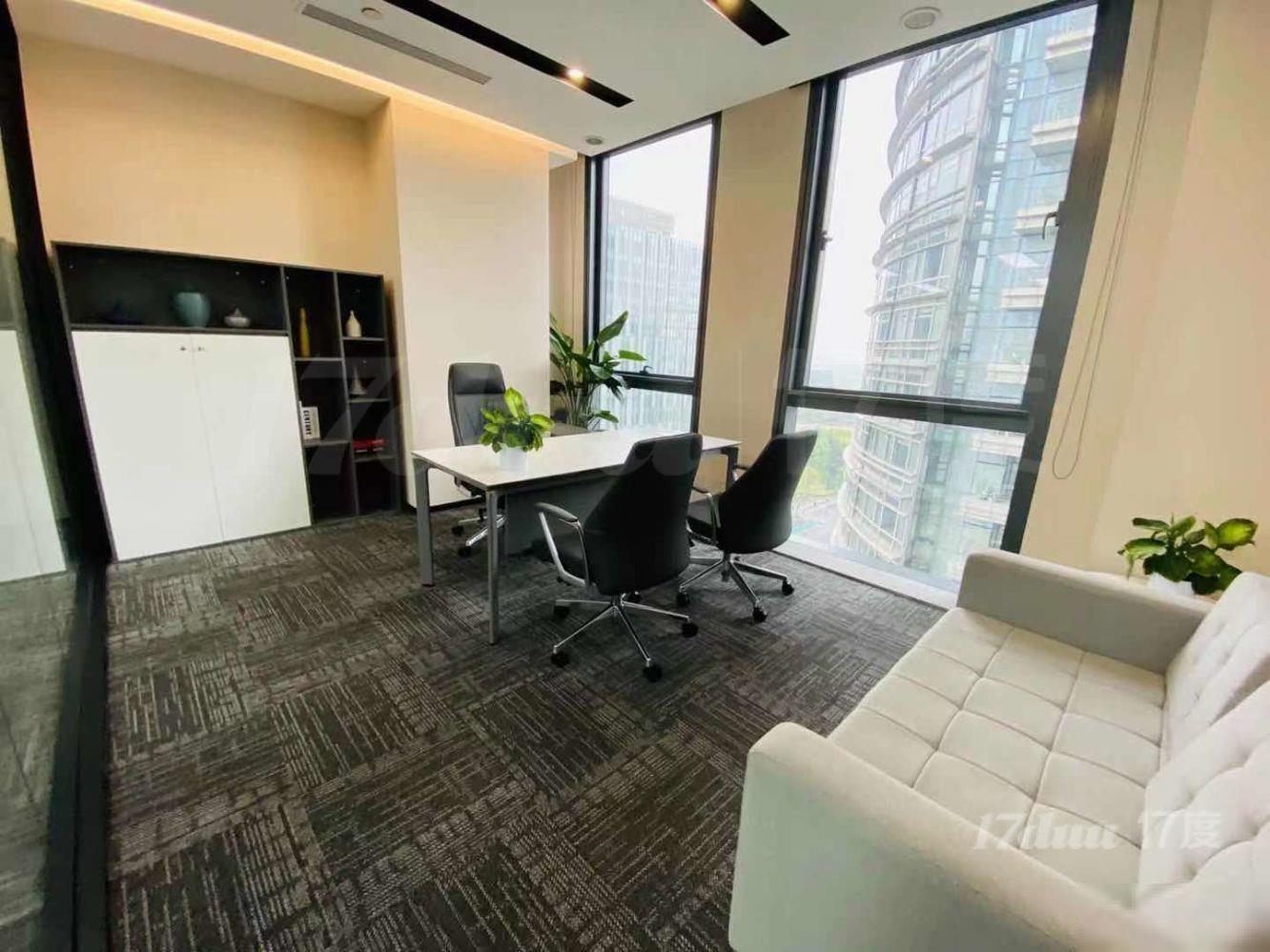 近南京西路地铁站，中心商务区，多种面积可供选址精装带家具