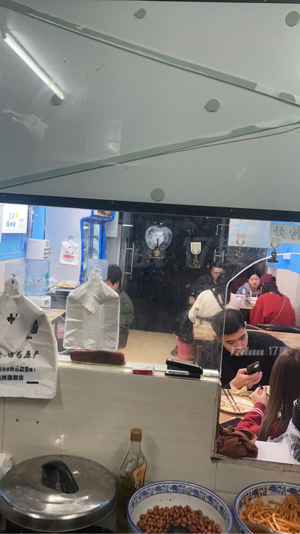 万众城螺蛳粉店转让展涛大厦对面一手房东