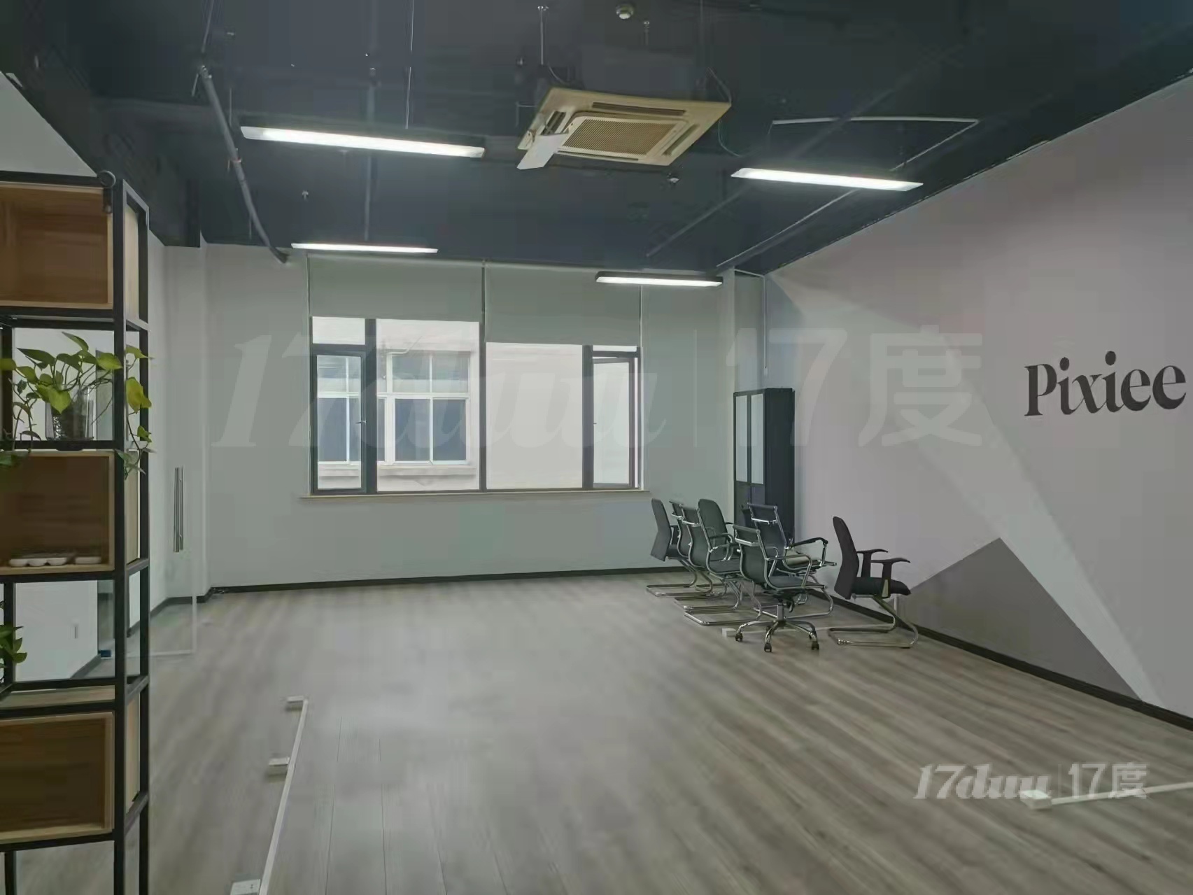 祁连山南路，地体口交通便利，精装修价格便宜