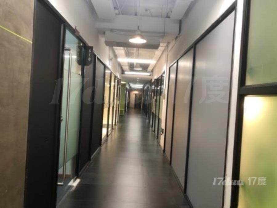 9号线合川路站，虹桥德必易园，全新精装配家具，可拎包办公。