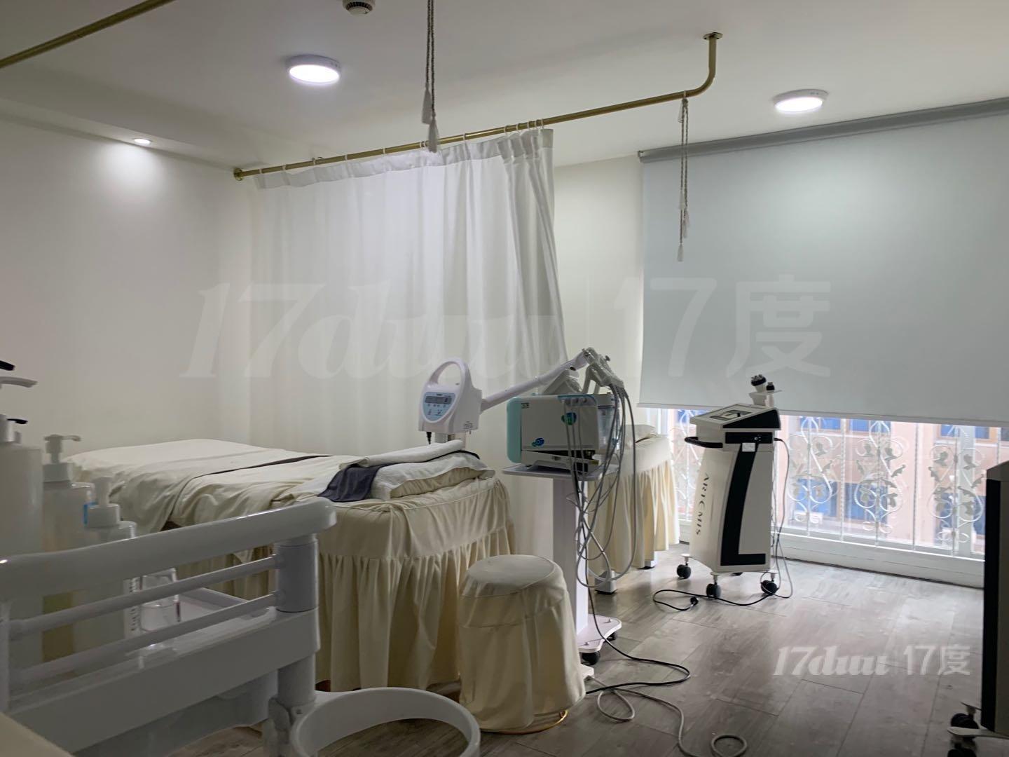 江宁路地铁口复式美容装修业主直租带水行业不限随时看房