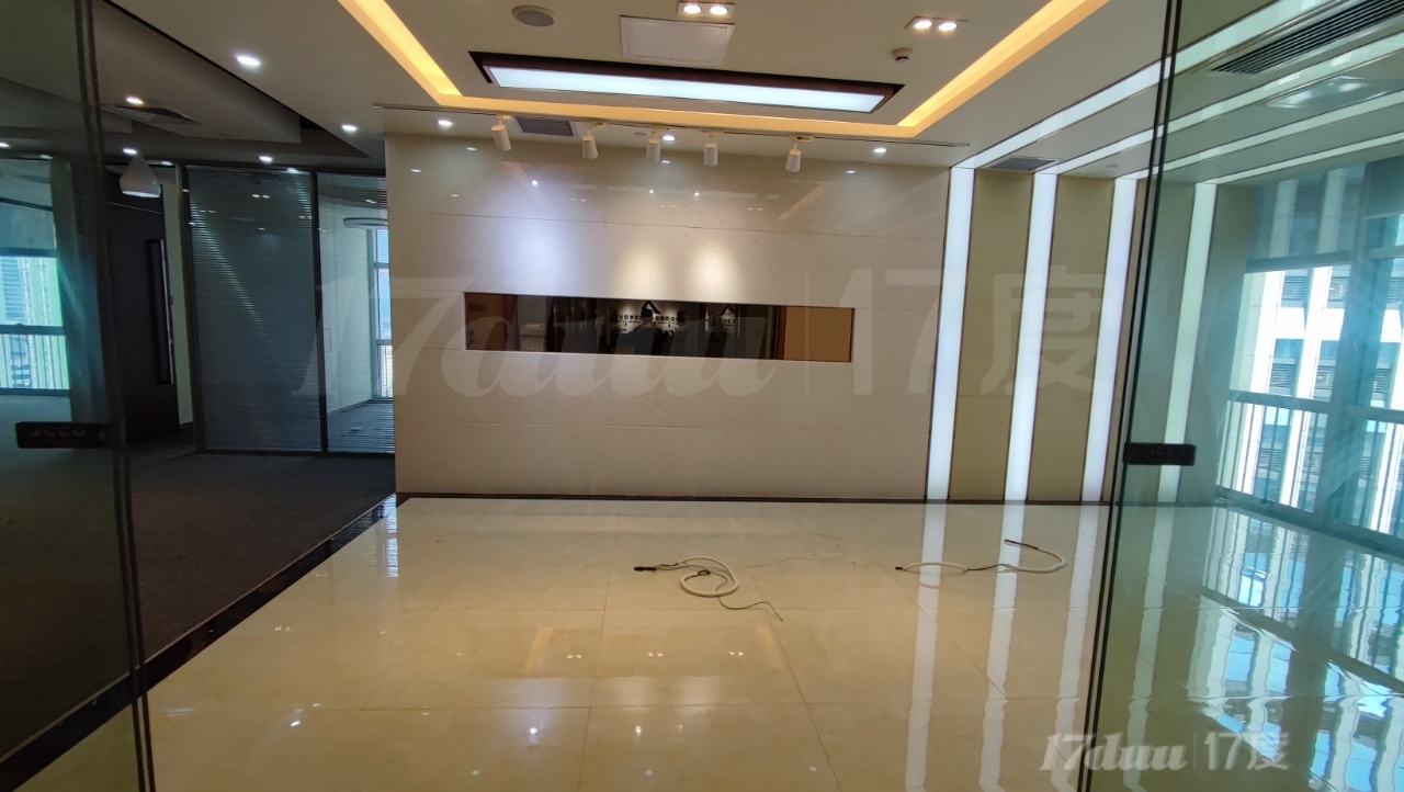 珠江新城 保利克洛维 电梯口 双面采光