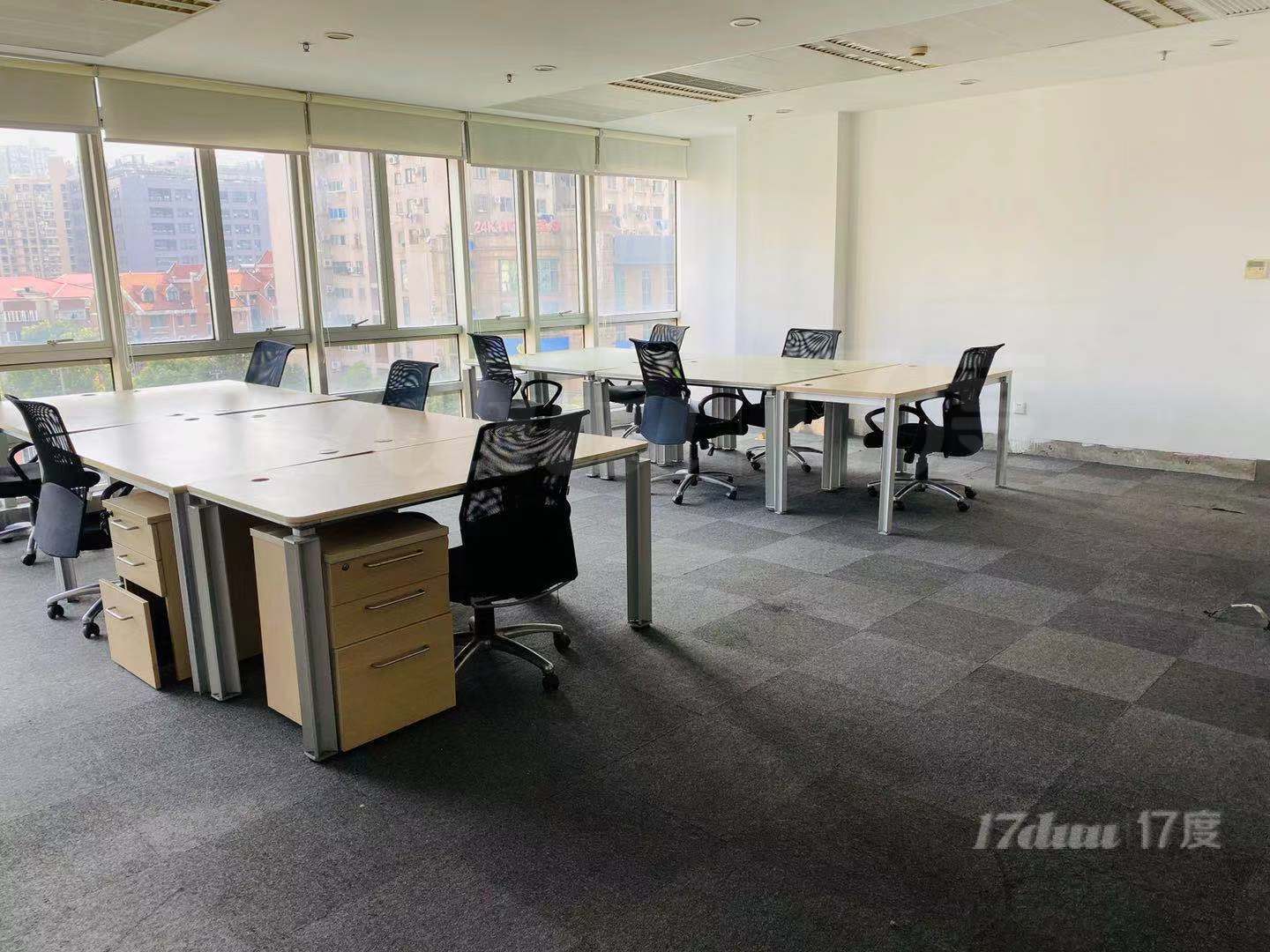 7.13号线长寿路地铁口丨银座企业中心丨财富时代旁 带露台！