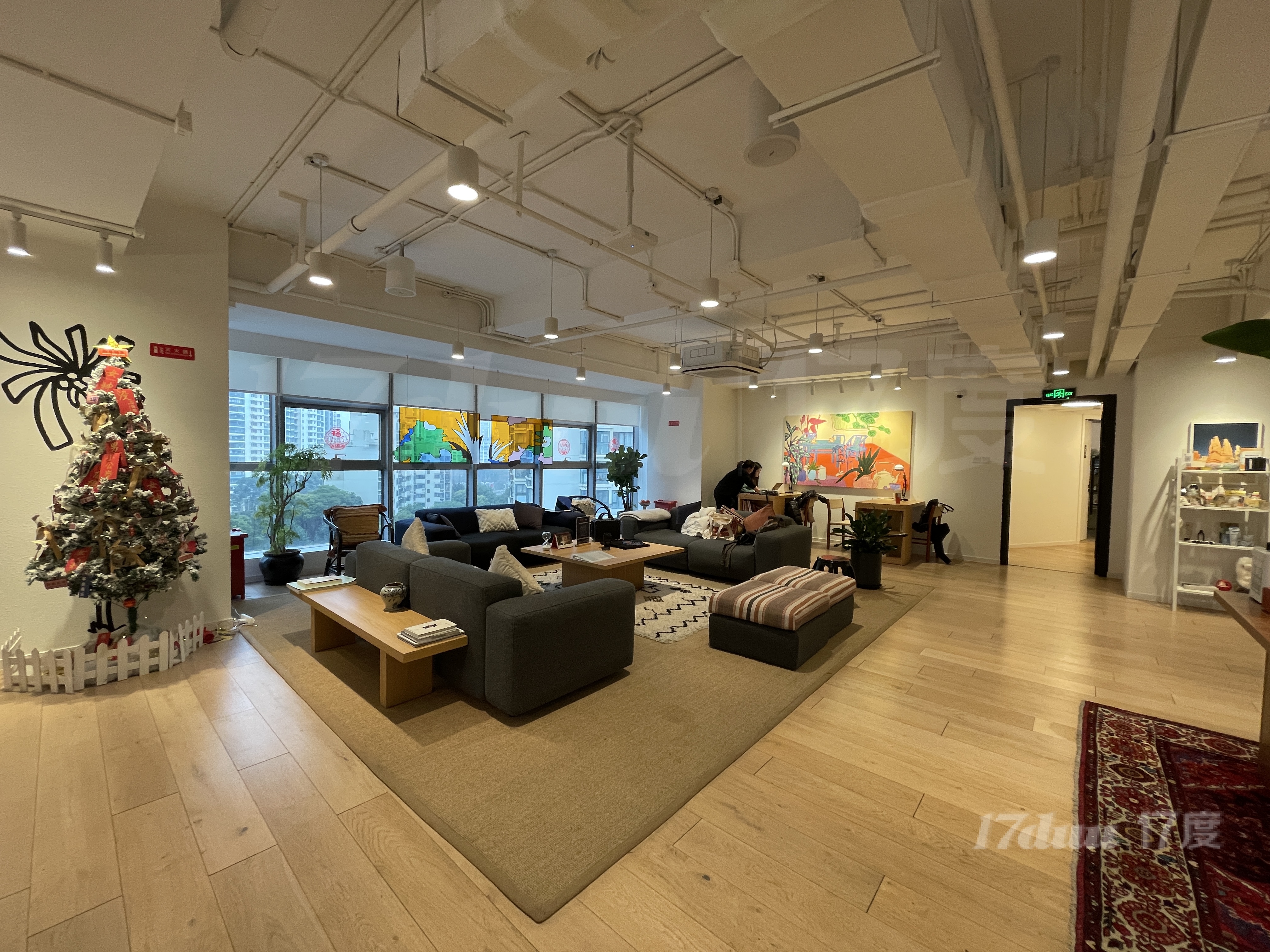 靠近曹家渡，长寿路商圈，共享办公室
