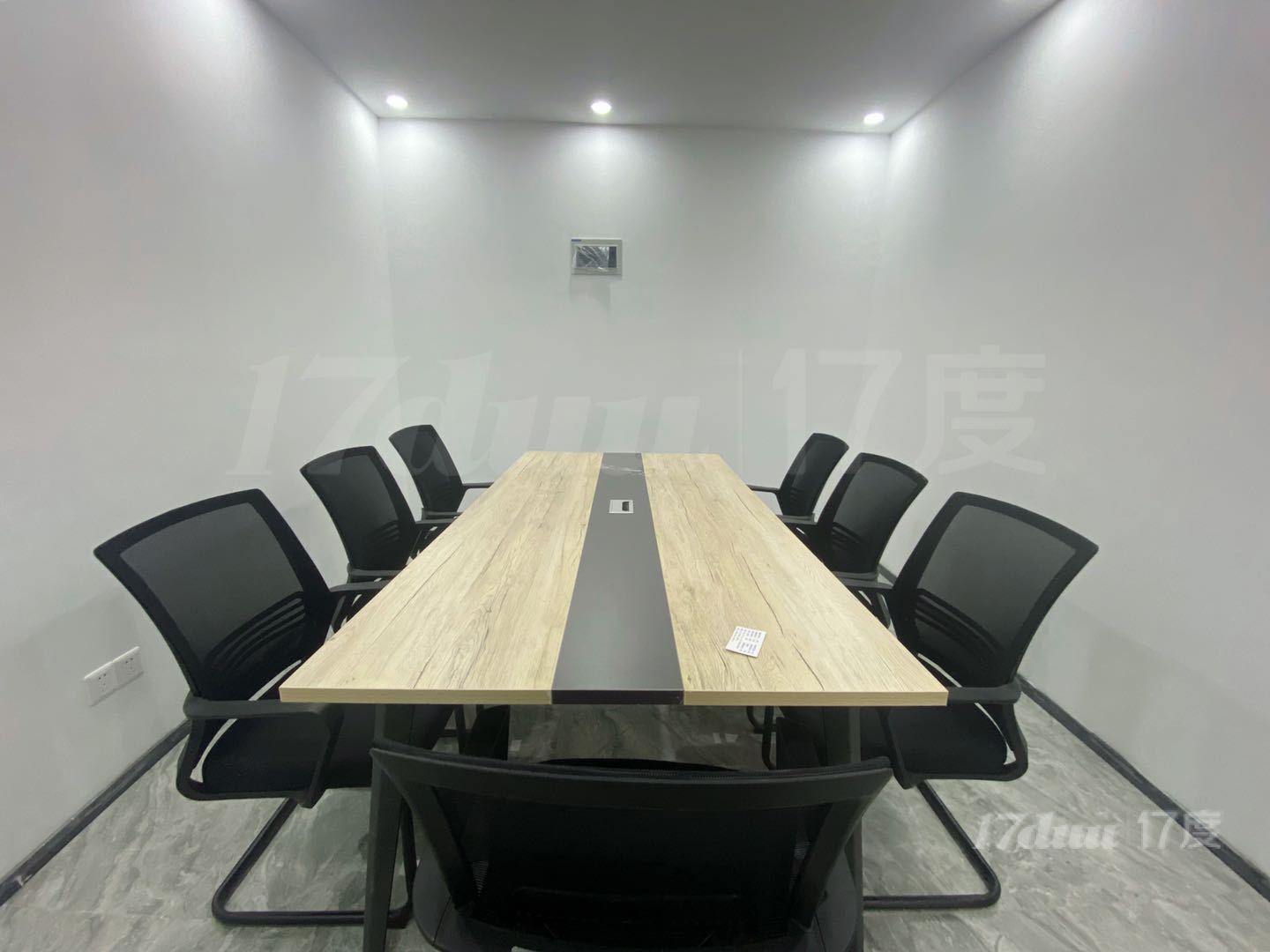 五角场地铁站，精装带家具，低于市场价，拎包办公，