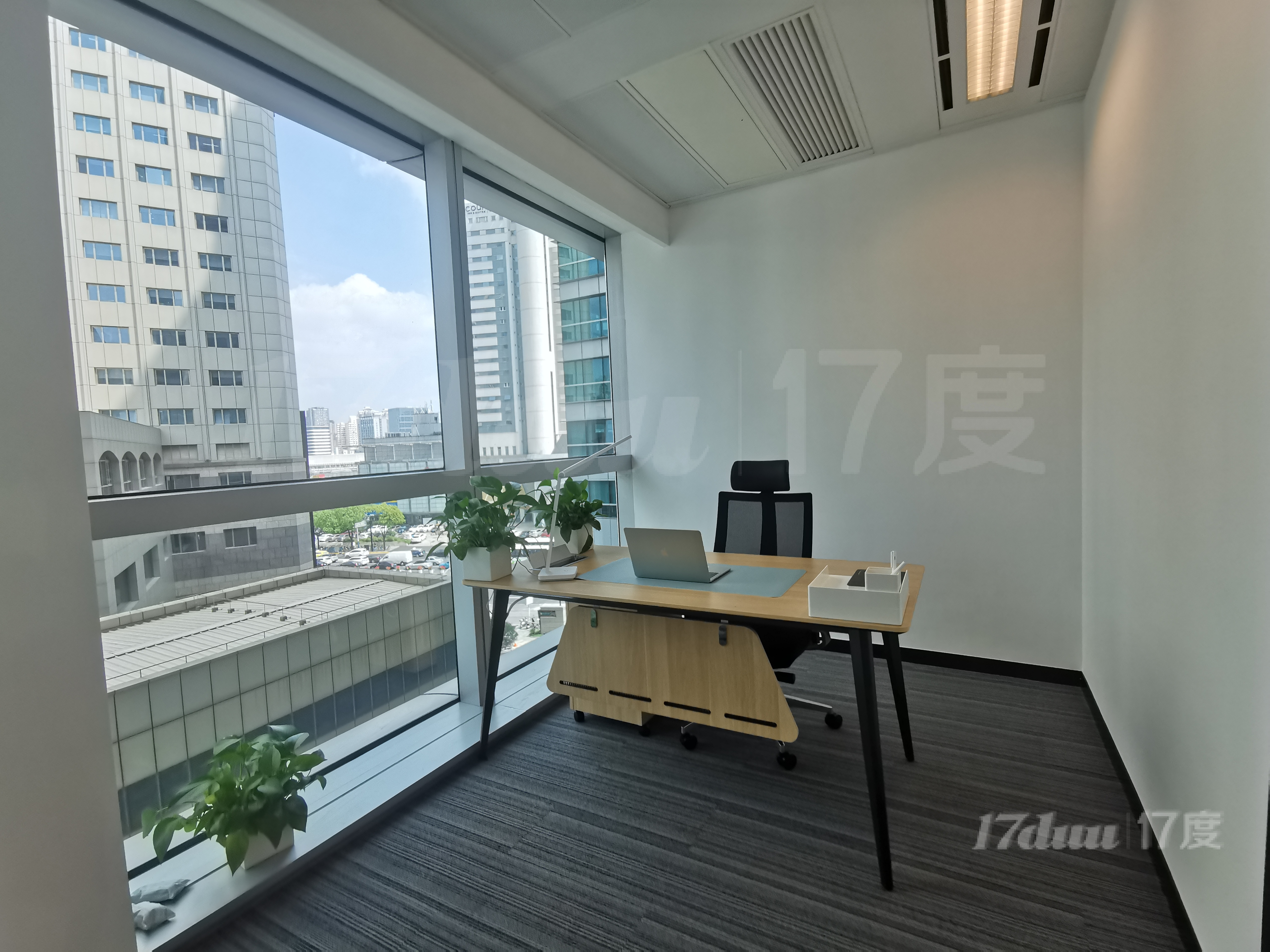 静安新客站，甲级品质拎包入住，办公室出租，恒汇国际大厦精装修