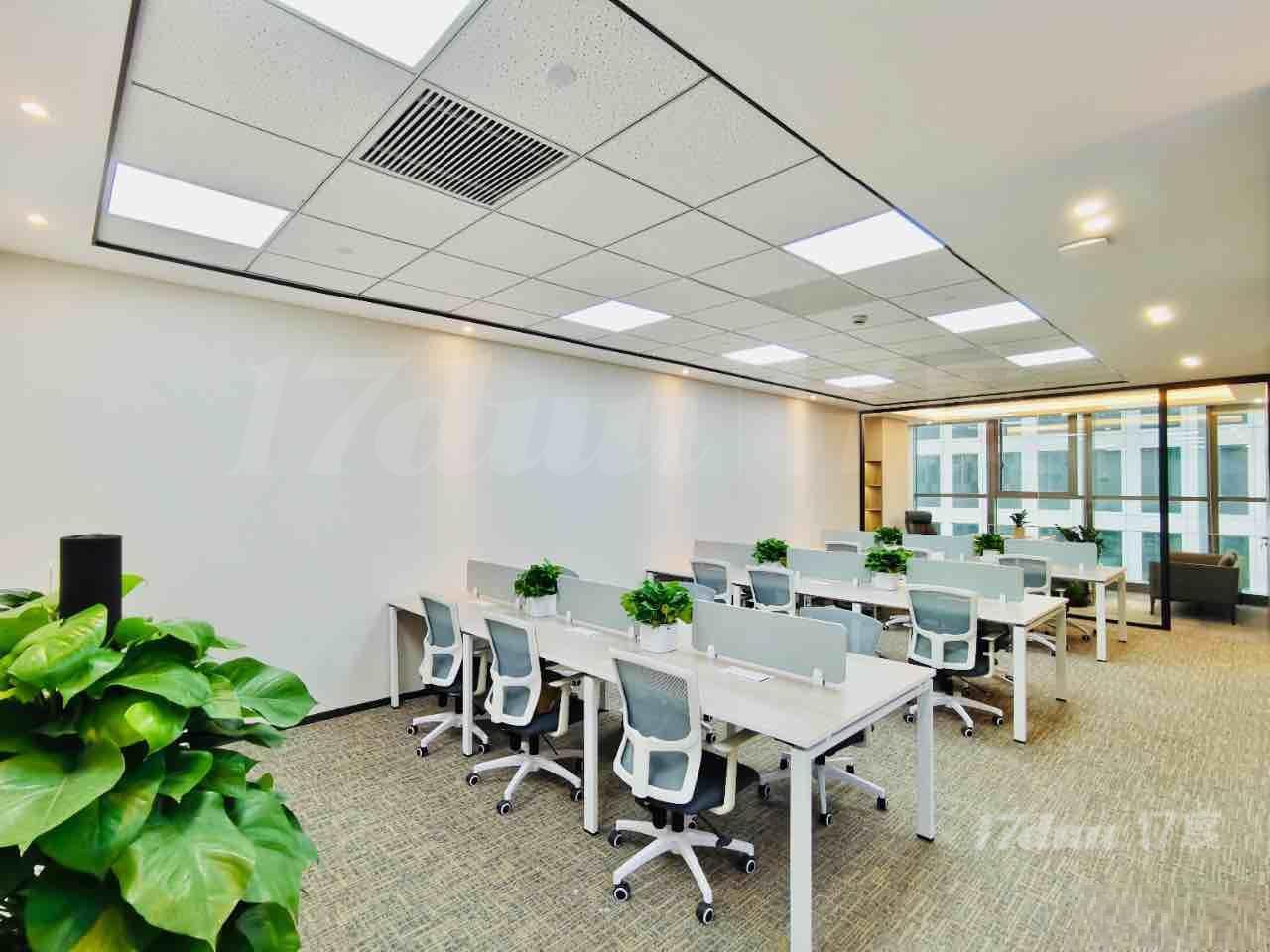 世博大道地铁站，上?；绱笙?00平精装修带家具，拎包入住