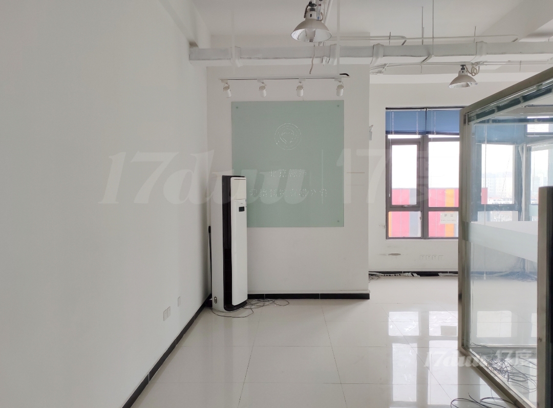 4号线高米店南站 绿地91平精装纯写 开间带隔断 全含价70