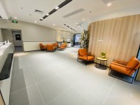 地铁300米，交通便利，南朝向大开间！10个工位，费用全包