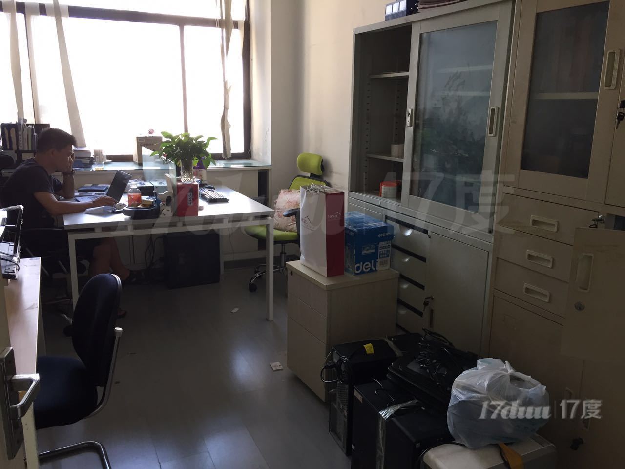 海伦路创意园，精装100平办公室出租，看房随时有钥匙