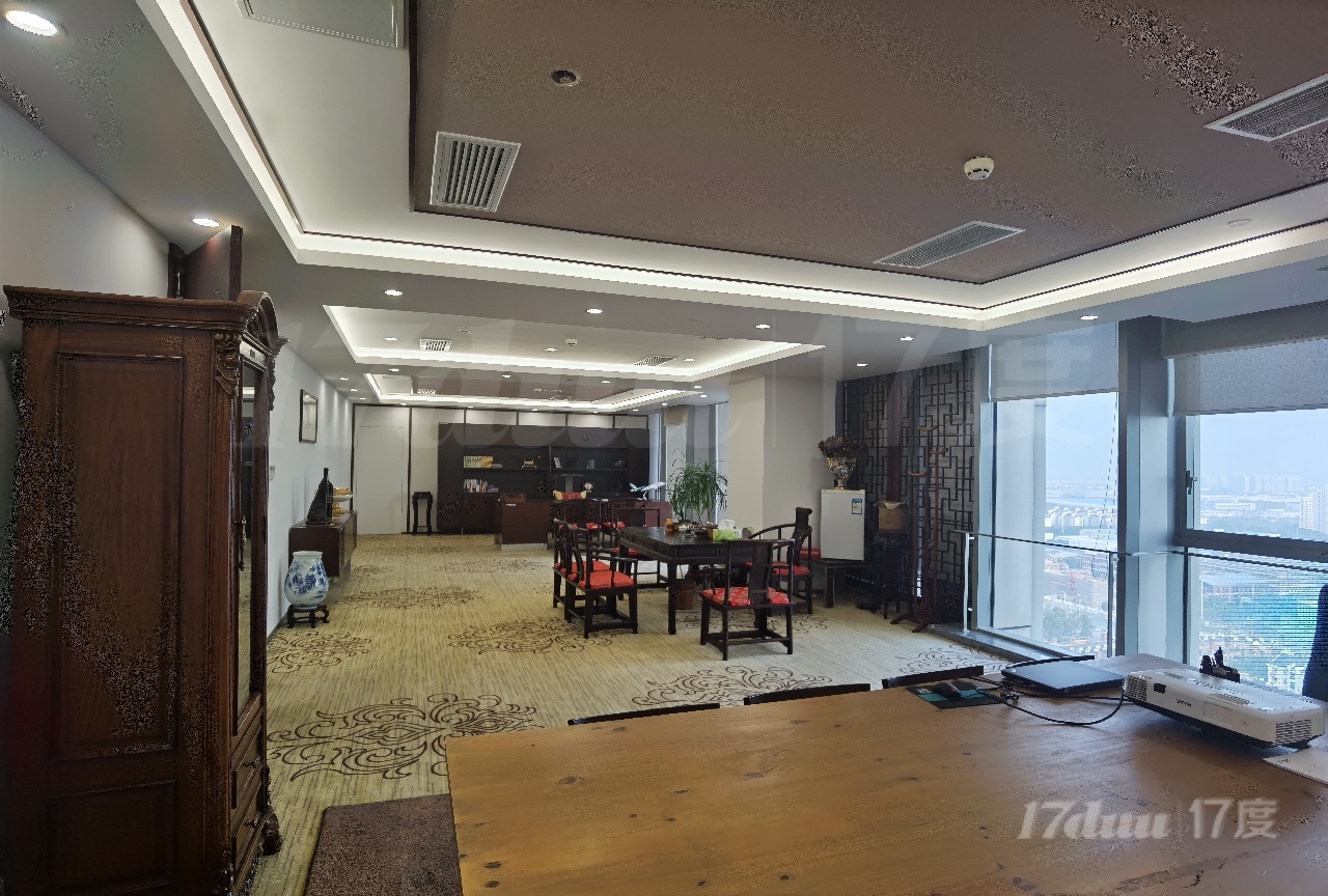 南翔站精装修带家具落地窗纯写字楼出租带花园价格低