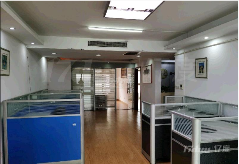 长免租/精装修带家具/高区带阳台/有隔断独立空调