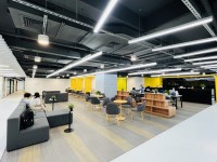 月租500元，十多个商务中心可使用，走到哪都可以办公
