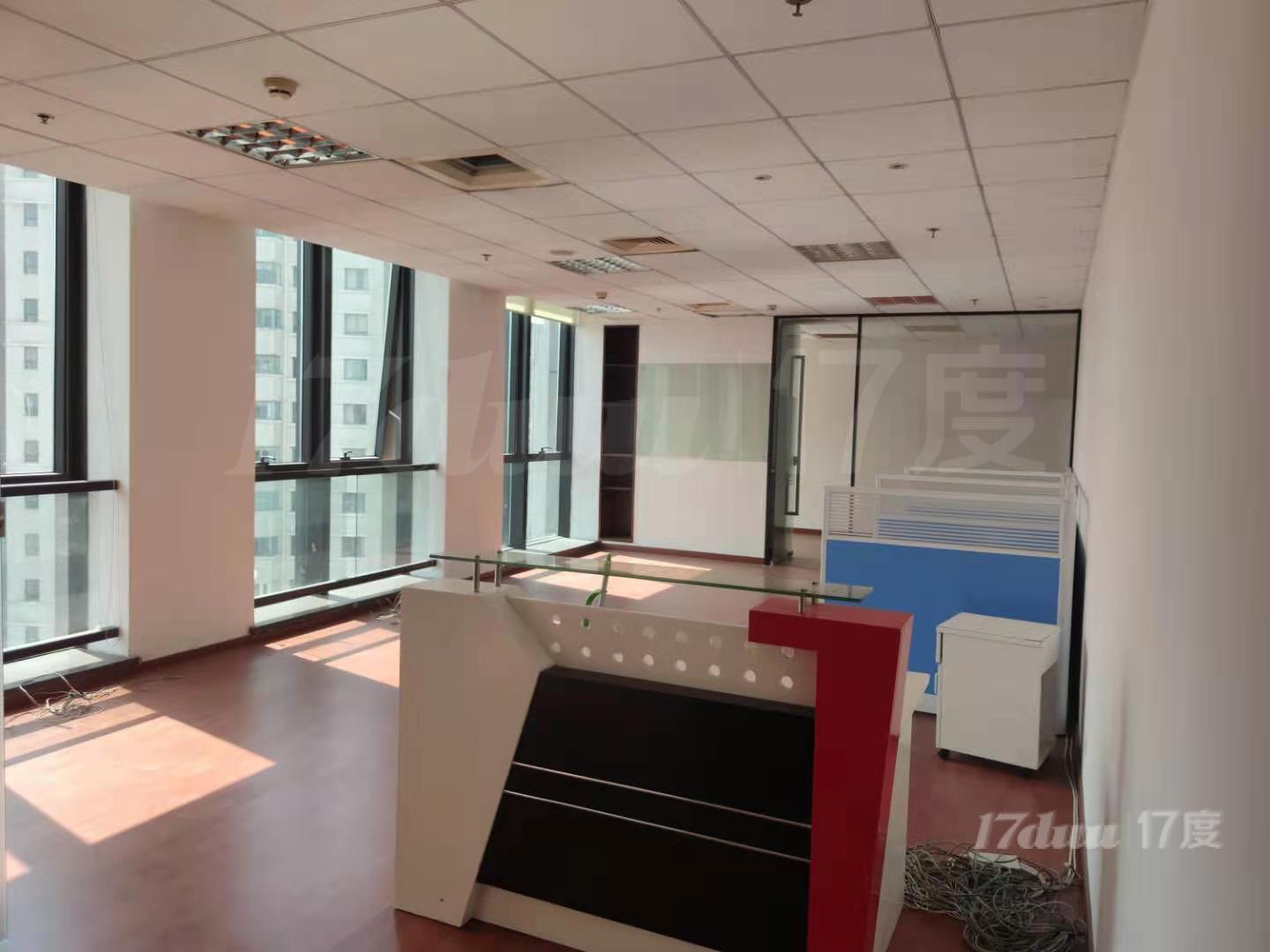 四平路地铁口，高区朝东户型，落地窗采光好，近和平公园