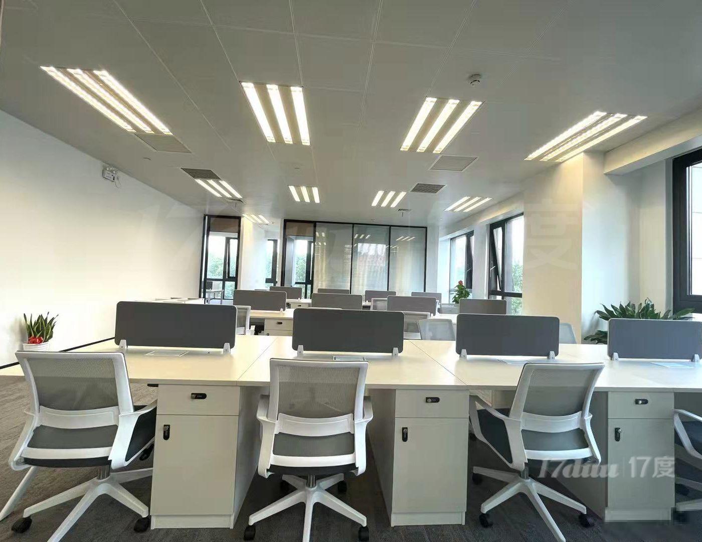 浦东康桥汇宝中心大厦，269平精装修带家具拎包入住，随时看房