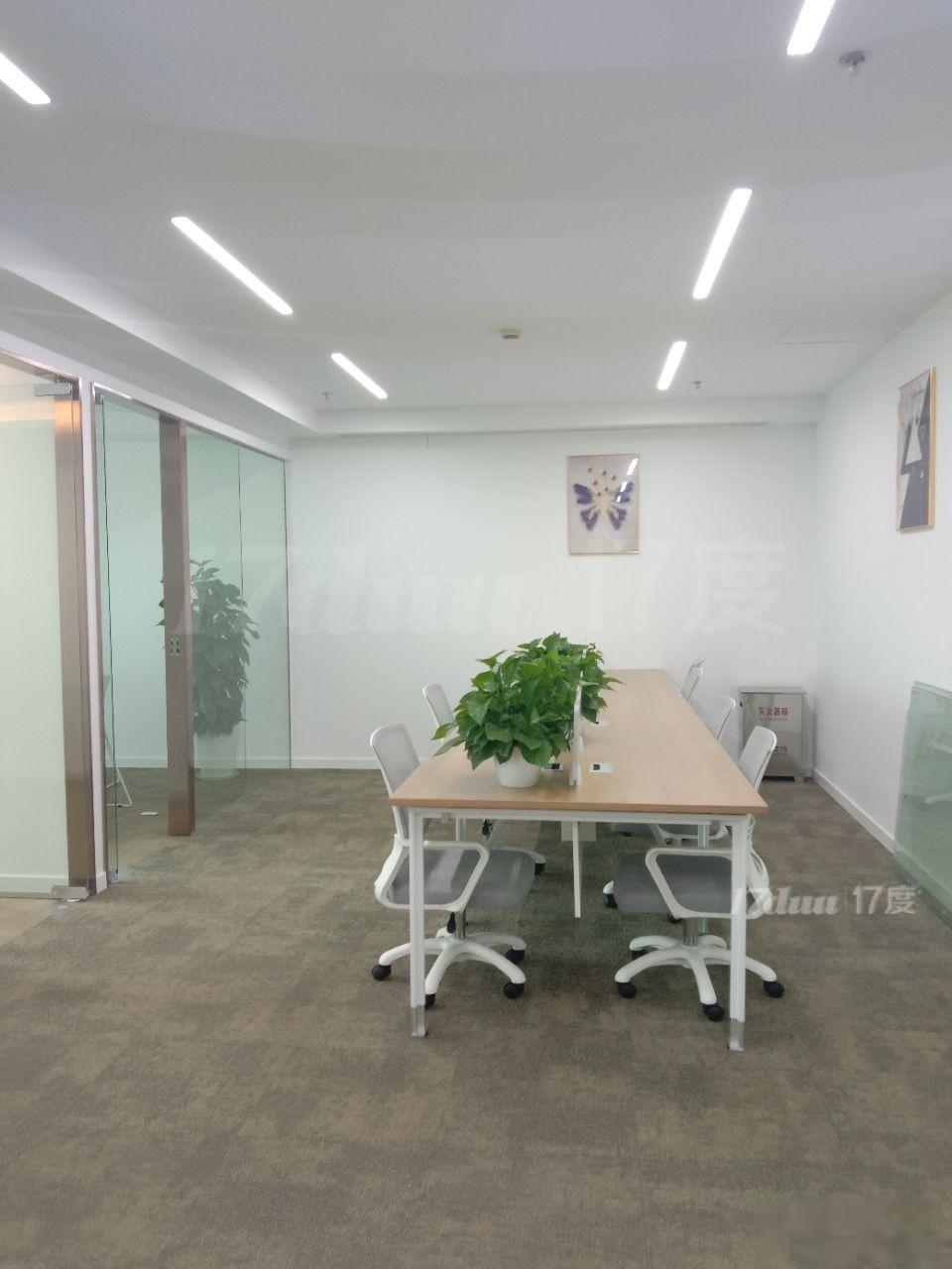 自然博物馆站地铁站，博华广场156平精装修带家具，随时看房
