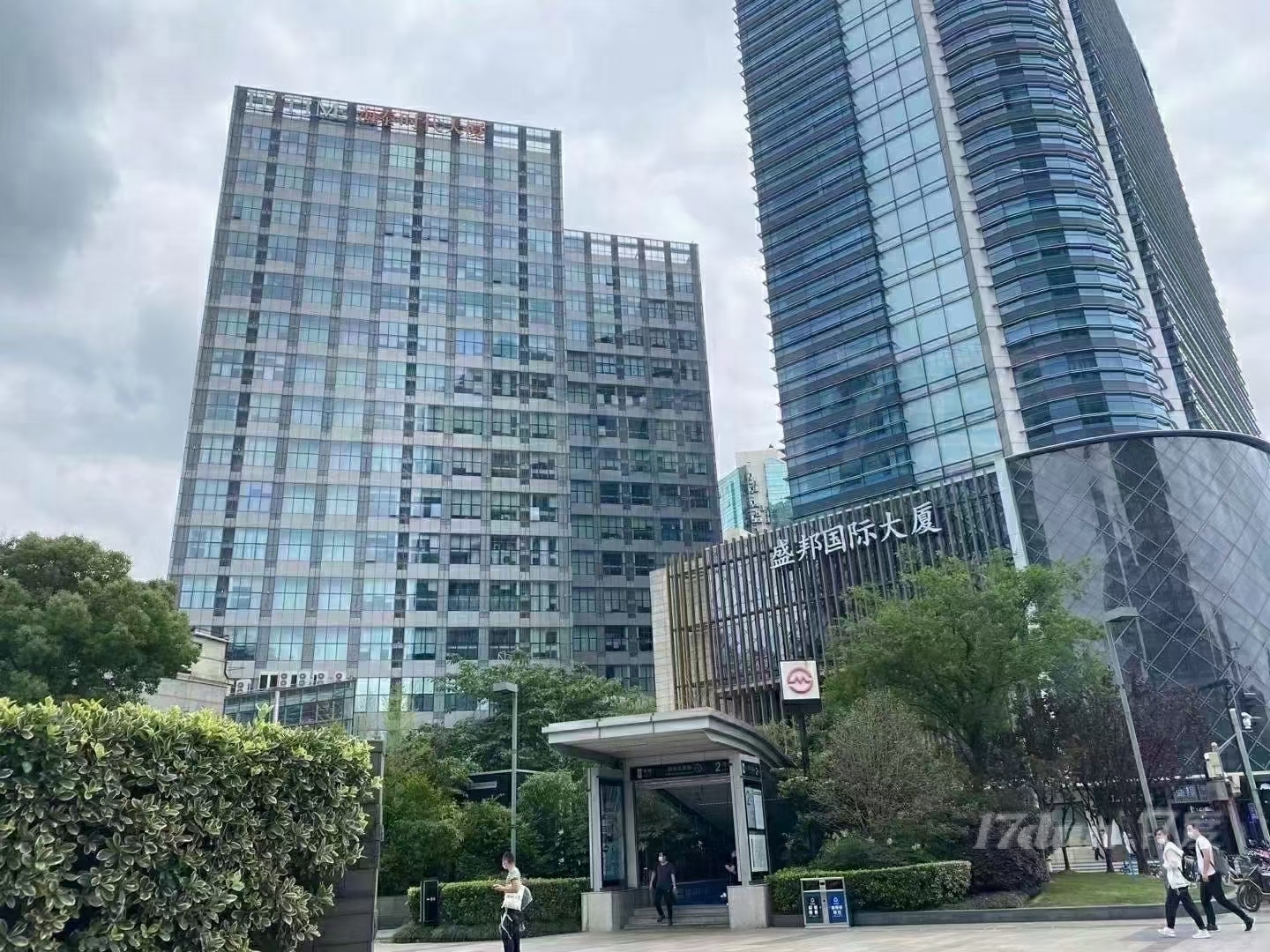 （海泰时代）精装办公室~地铁0距离~房东诚心出租~拎包入住
