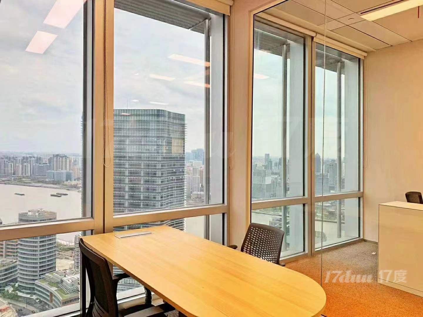 五角场地铁口高端写字楼！就知道带家具办公室出租