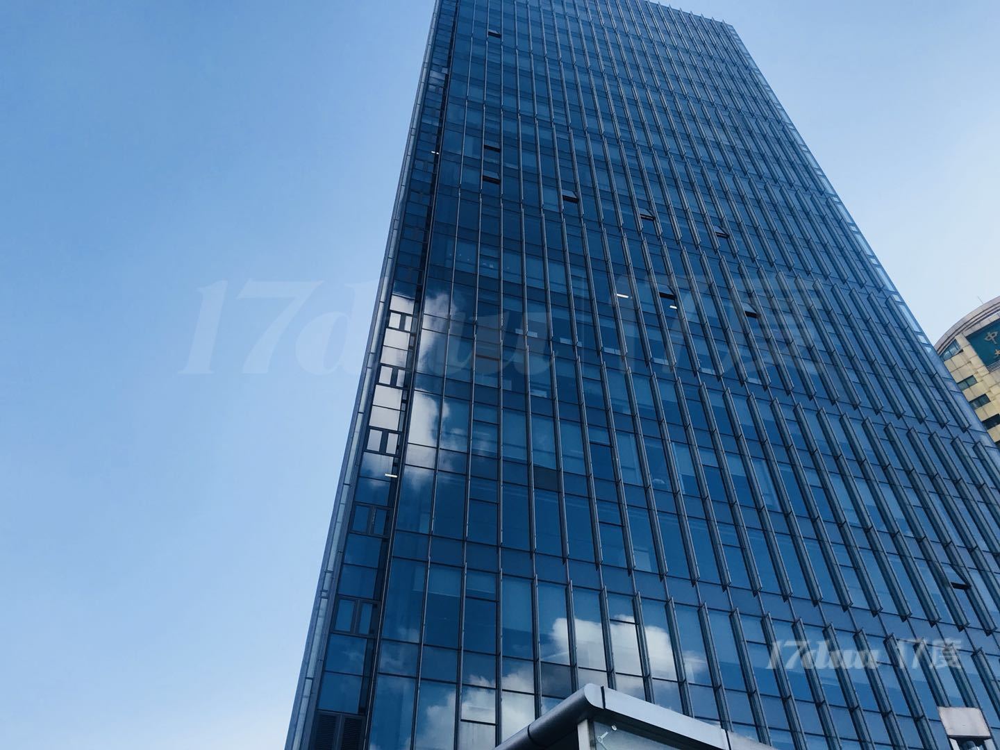 3、4号线上?；鸪嫡?，整层出租，可分割，落地窗，品质佳