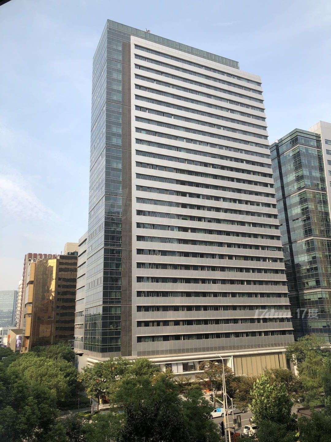 美容装修，可住人，写字楼品质好，地铁近，随时看房