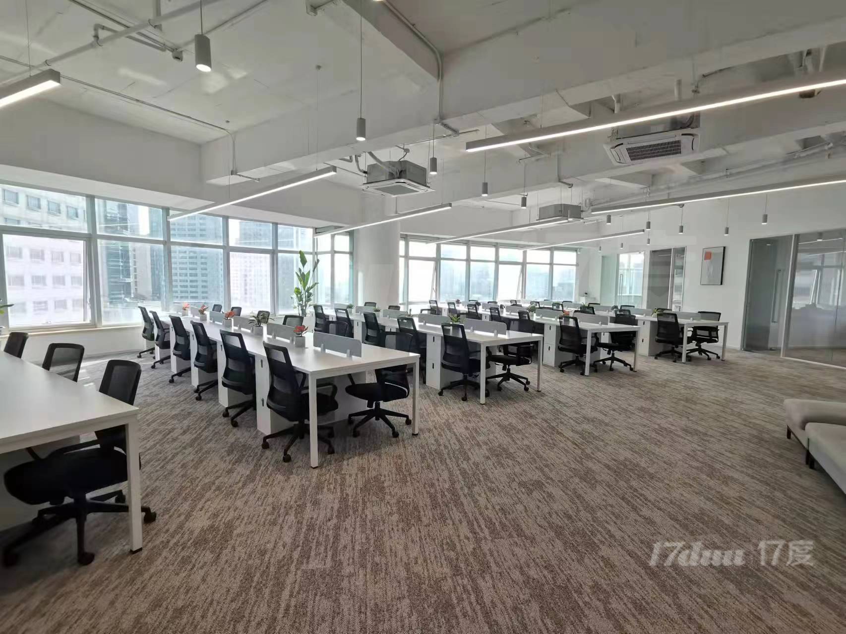 静安一号线地铁口、150平装修带家具、含网络、真正的拎包入住