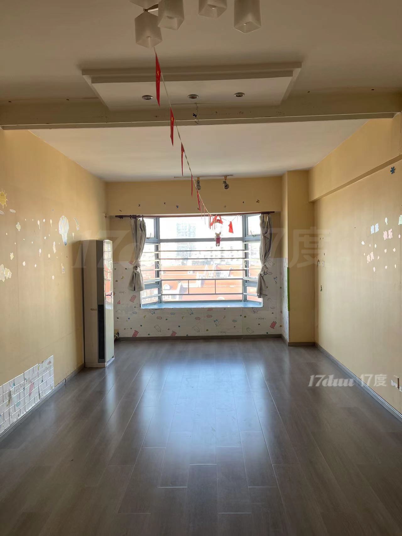 环球港旁，中环大厦精装落地窗独立空调，户型方正价格低