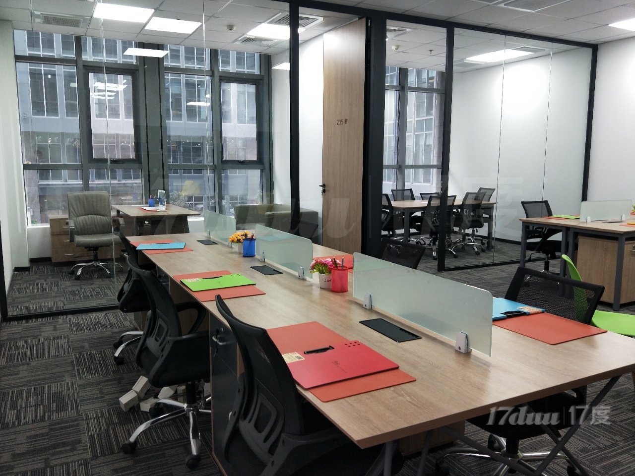 10号线三门路，凯迪立方110平精装带家具，拎包办公